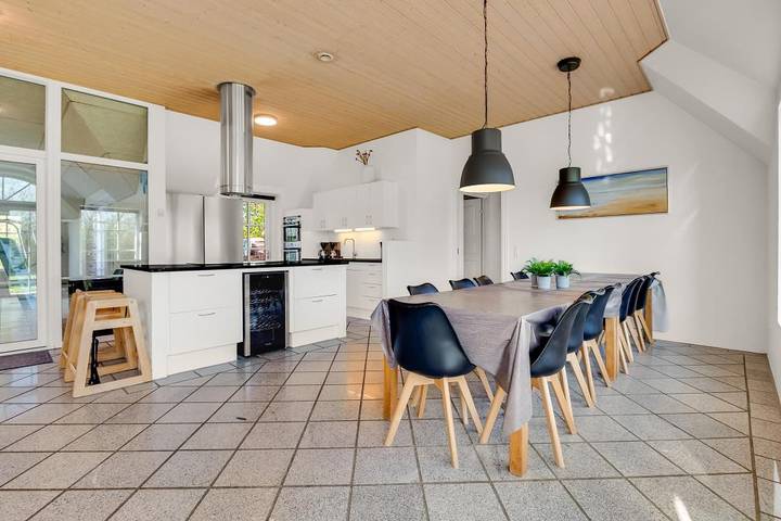 Øvej 18 ist ein luxuriöses Poolsommerhaus, in dem Hunde erlaubt sind, mit einem uneinsehbaren Grundstück. in Ulfborg, Holstebro und Umgebung