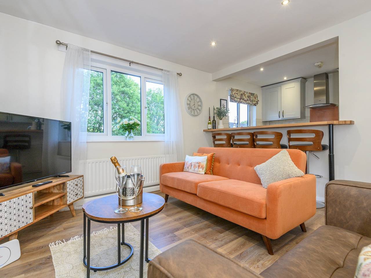 Entire apartment, Pass the Keys | Family Friendly home in Baildon Court-Free Parking in Bradford, West Yorkshire