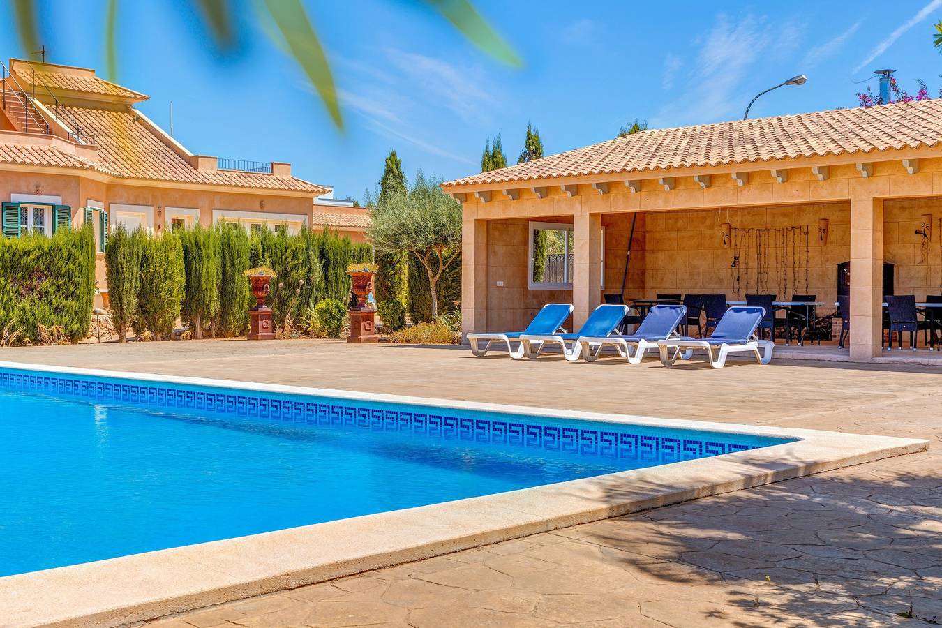 Beautiful Villa with Pool, Rooftop Terrace, Patio, Garden, Wi-Fi & Air Conditioning in El Paraiso - Sa Rapita, Campos