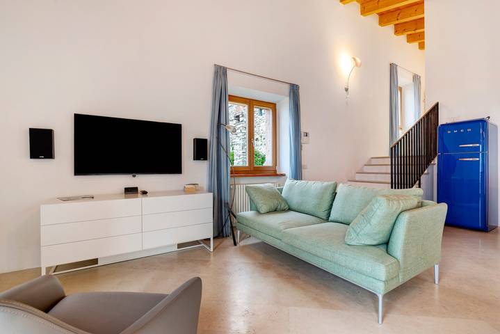 Appartamento intero, Appartamento 'Antea' con vista lago, Wi-Fi e aria condizionata in Limone sul Garda, Prealpi Gardesane