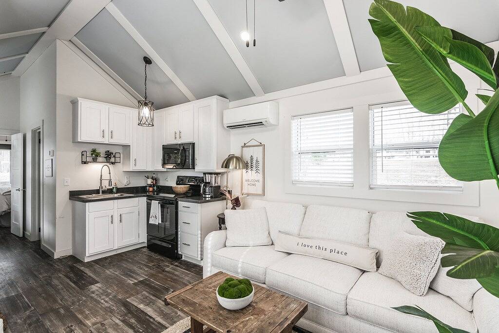 Heavensent Tiny Home @ The Retreat at Water's Edge - Lake Views! in Grundy County