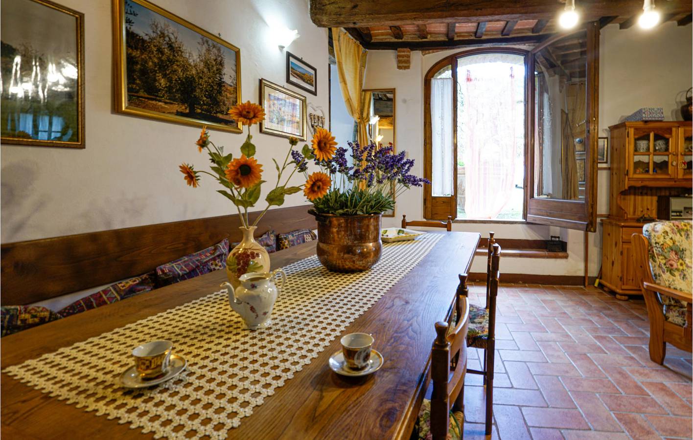 Cetona Garden Appartement: Parkeerplaats, Keuken, Stadscentrum 1km in Cetona, Provincie Siena