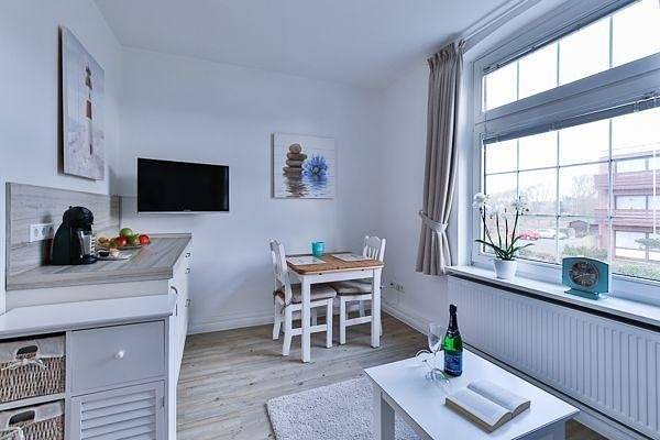 Ganze Ferienwohnung, App. 8 in strandnaher Lage - Bäderstil-Villa in Wenningstedt/Sylt in Wenningstedt, Sylt