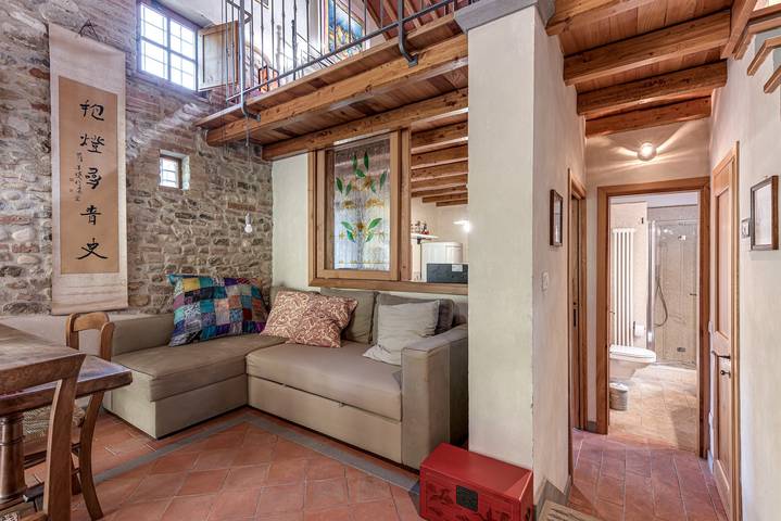 Sweet Vallet Holiday Home with Shared Pool, Private Terrace, and Wi-Fi in San Casciano in Val di Pesa, Chianti