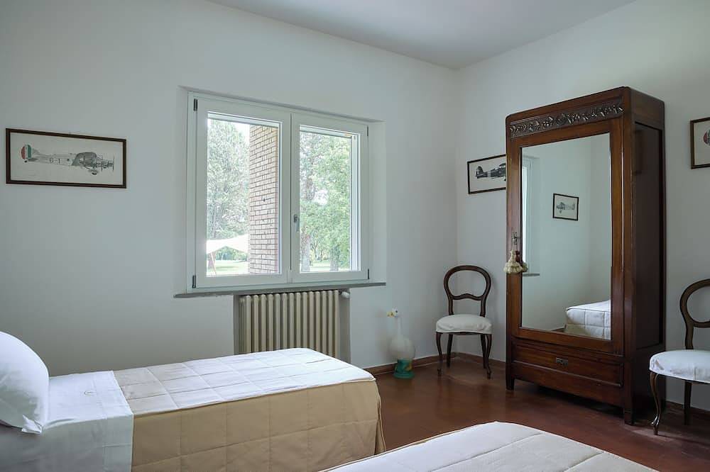 English villa in the heart of Tuscany, elegance and quiet between nature and charm top in Monticiano, Siena Provinz