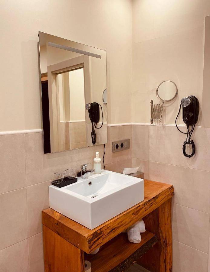Standard Twin Room in Lleida, Costers del Segre
