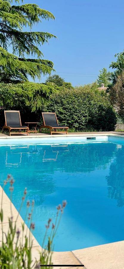 Location de vacances pour 2 personnes, avec piscine et terrasse ainsi que jardin et vue à Saint-André-de-Cubzac - 3
