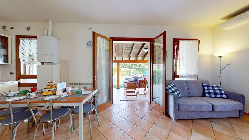Villa Dolce Riva Lake Escape in Spiaggia Romantica (Manerba del Garda), Manerba del Garda