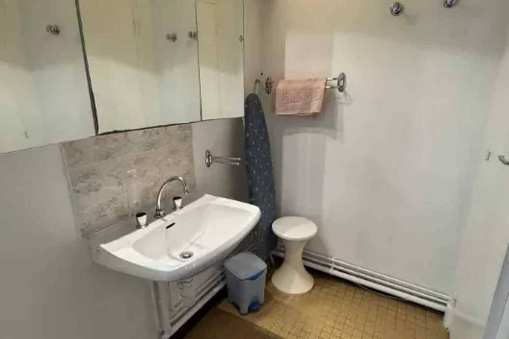 Apartamento entero, Homerez - Estudio en Néris-les-Bains in Néris-les-Bains, Región de Montluçon