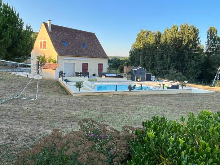 Location de vacances pour 9 personnes, avec jardin ainsi que piscine et jacuzzi à Saint-Vincent-le-Paluel