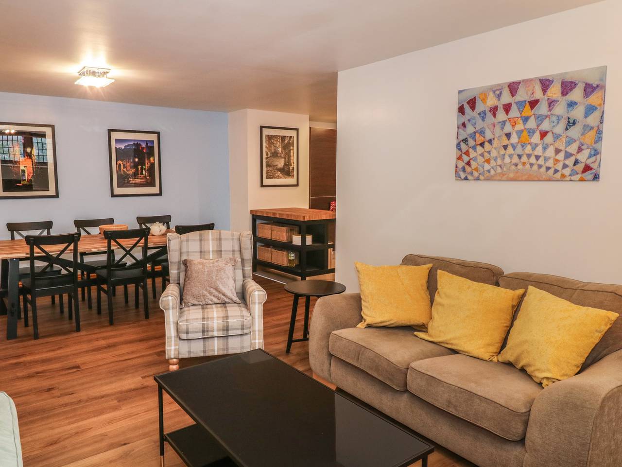 Entire apartment, 5 St. Mary's Church in Moffat, Dumfries and Galloway