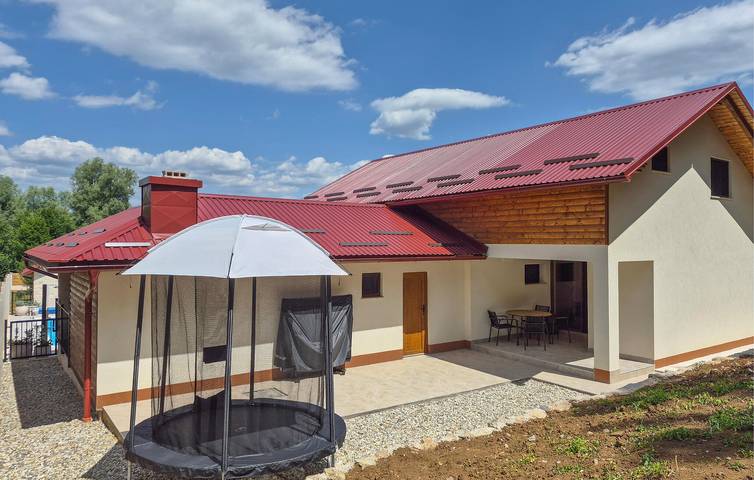Charmante 190 m² große Wohnung mit Pool und Terrasse, 2 km vom Fluss Bogdanica entfernt in Gospitsch, Lika-Senj