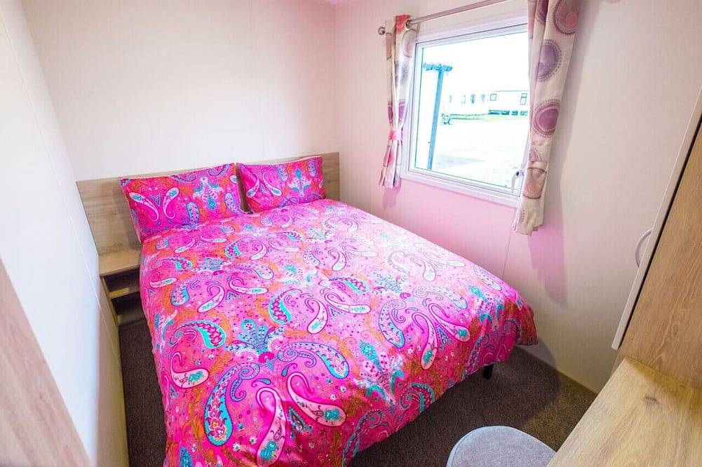 Camber Sands Holiday Park - Sleeps 8 - 3 Bedrooms - Decking - Private Parking in Camber, East Sussex