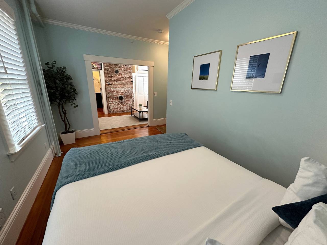 Ganze Wohnung, Exposed Brick Suite 1 Bed/ 1 Bath/ Pullout Sofa in Newport, Newport County