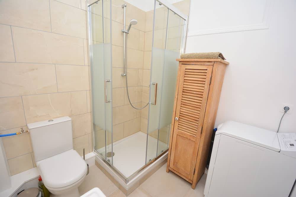 Entire apartment, Modern apartment near historical center Tarascon in Tarascon, Arles region