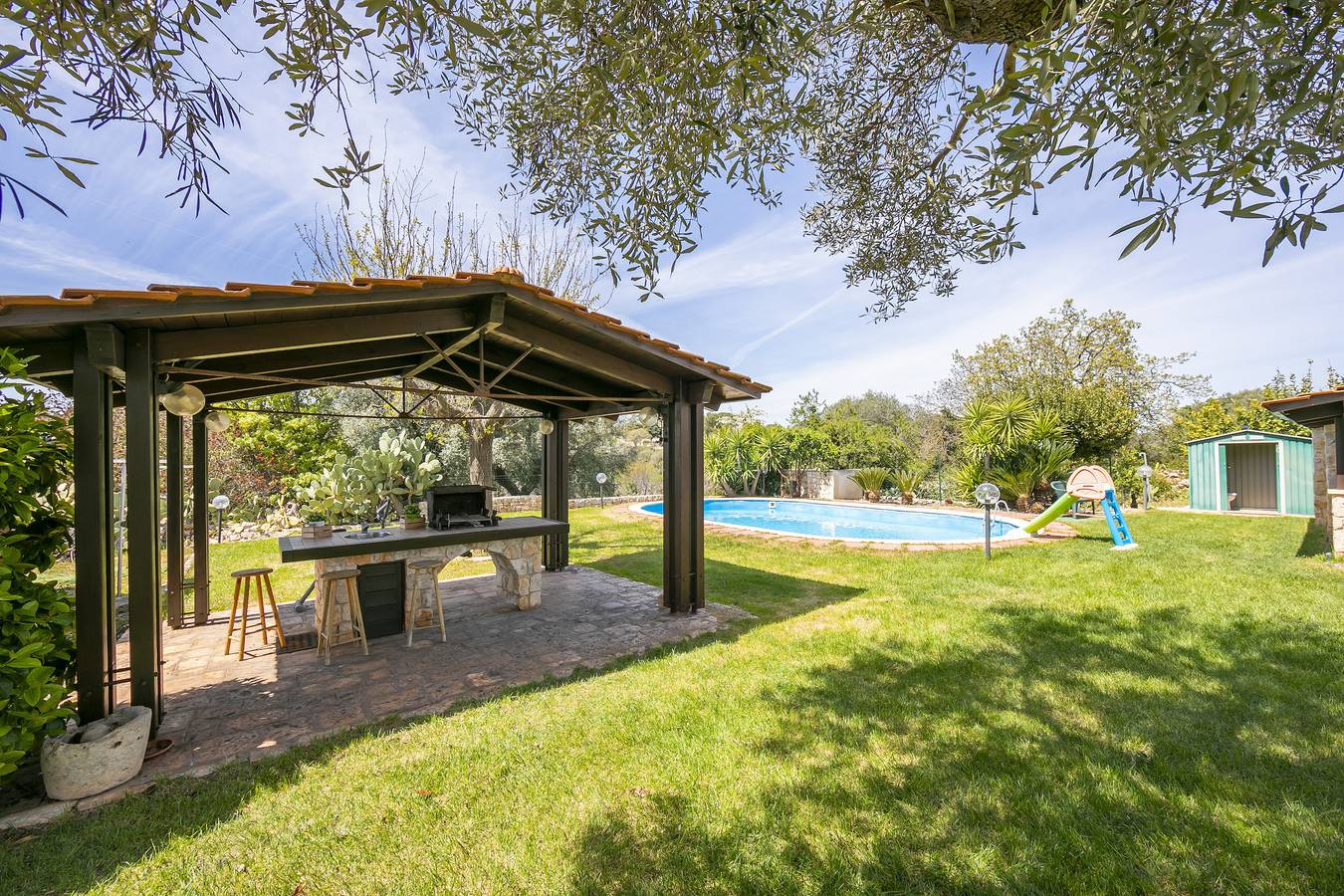 La Casa Sulla Roccia Trulli Pool in Monopoli, Region de Bari