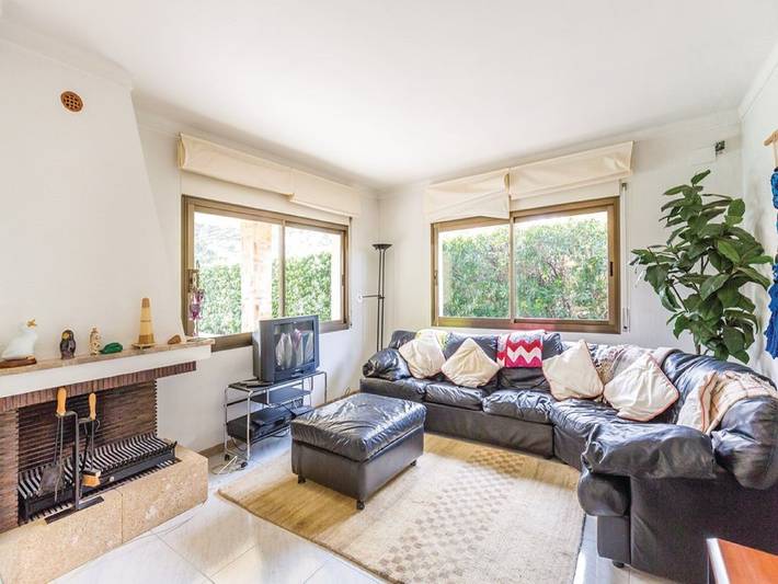 Location de vacances pour 10 personnes, avec terrasse ainsi que piscine et jardin, adapté aux familles à L'Escala - 2