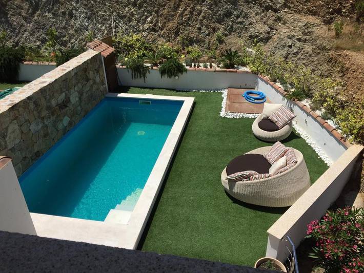 Casa vacanza per 4 persone, con piscina e panorama nonché giardino, con animali domestici in Sardegna