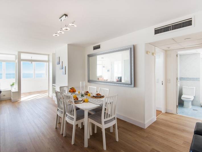 Entire holiday apartment, Magic of the ocean, Front Line Beach Apartment in Playa de Playamar, Torremolinos