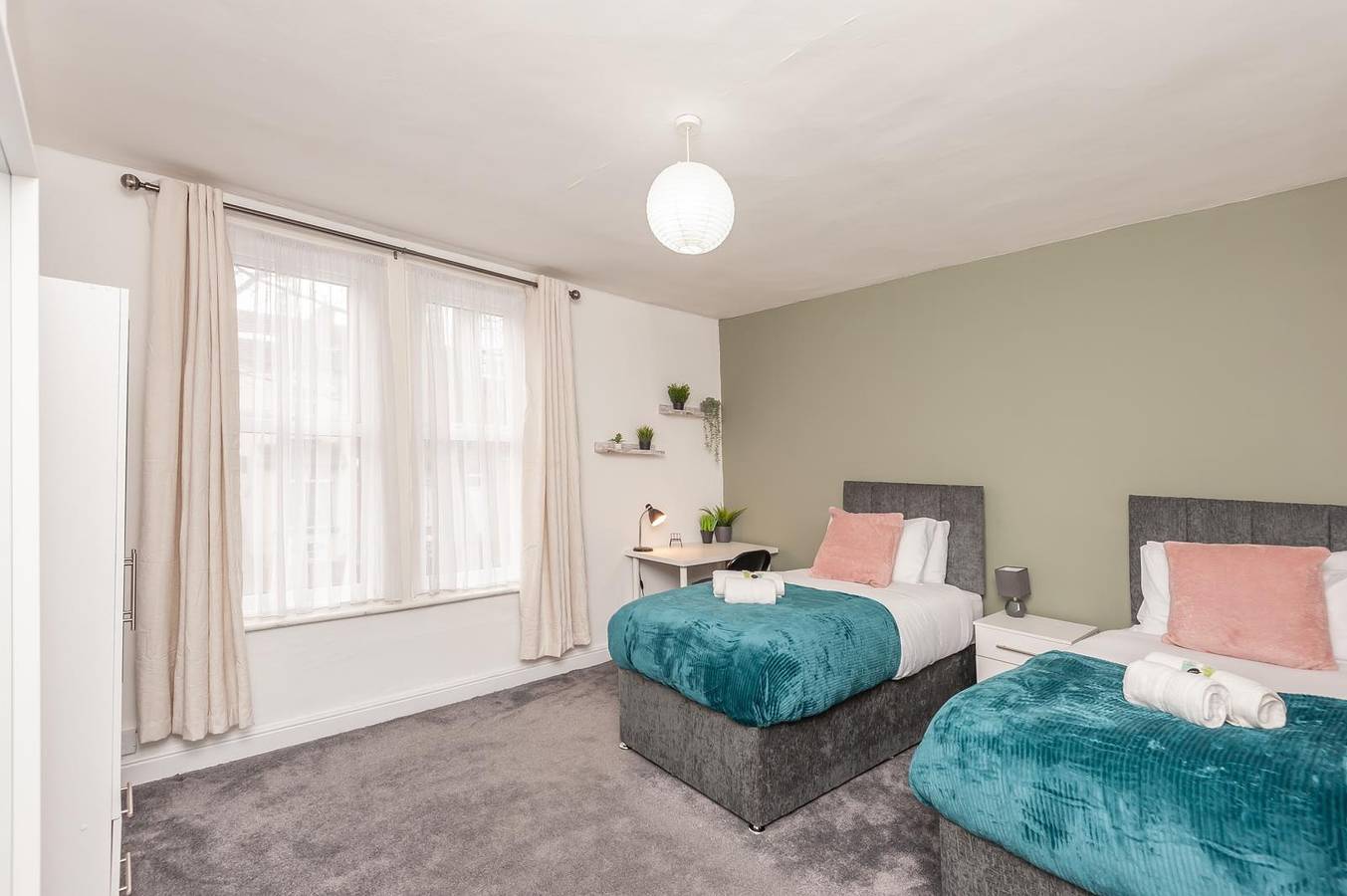 Leeds 4-Bed House - Sleeps 9, Free Parking & Wifi in Leeds, Yorkshire del Oeste