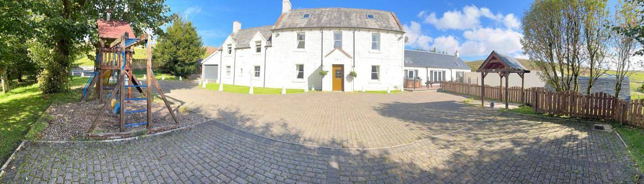 Bed and breakfast for 20 people, with pool and view as well as garden and sauna in Scotland