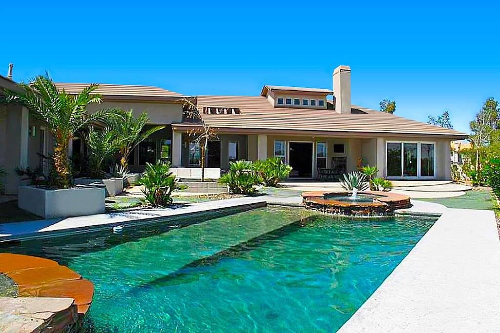 Licensed Luxury Modern Estate, tolle Aussicht auf den Strip! Mins to Strip, Konvention in Las Vegas, Red Rock Canyon
