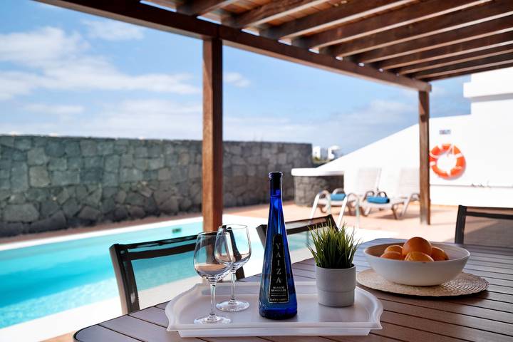 Ferienhaus "Villa Rubí" mit Meerblick, privatem beheizten Pool und WLAN in Playa Blanca, Yaiza