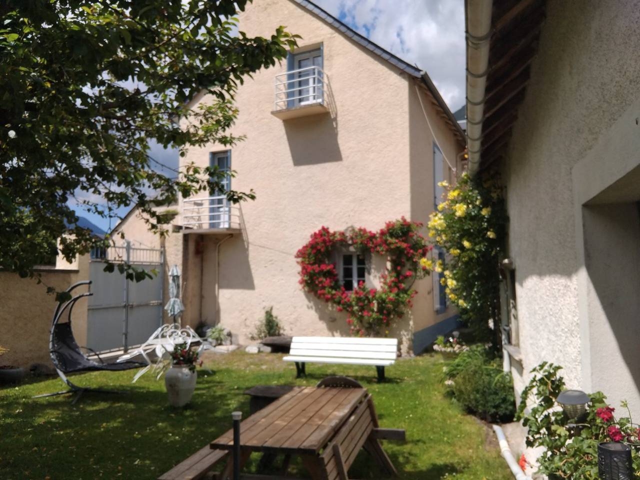Gite Clos Fleuri 200m du centre, 4 personnes in Luz-Saint-Sauveur, Parc national des Pyrénées