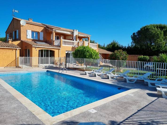 Gîte pour 4 personnes, avec jardin et piscine à Caux