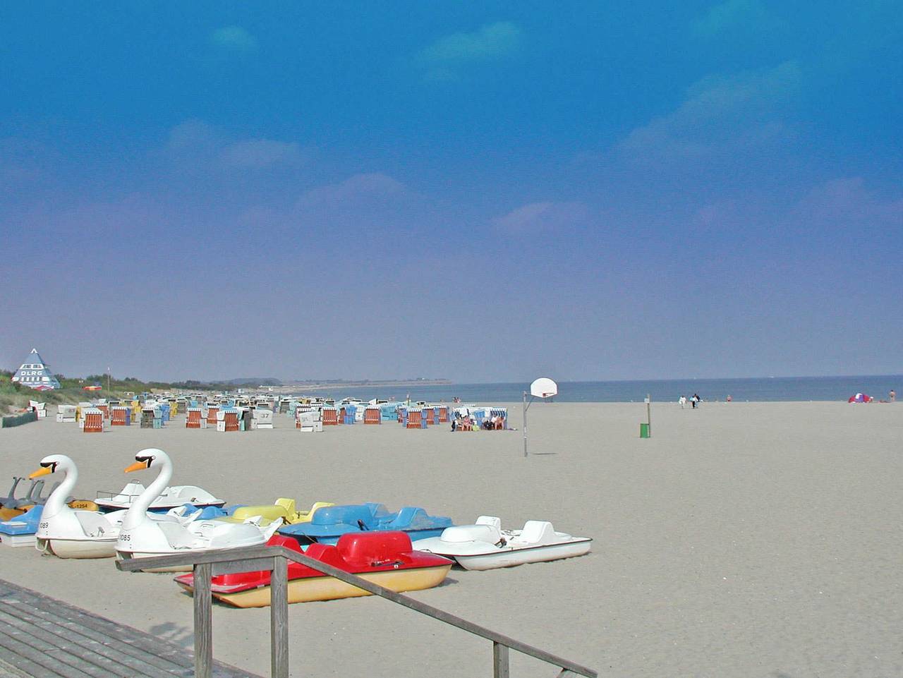 Ganze Ferienwohnung, Ferienwohnung zur Seeseite - 200 m zum Strand - sehr sonnig - Ferienwohnung in Damp, Rendsburg-Eckernförde