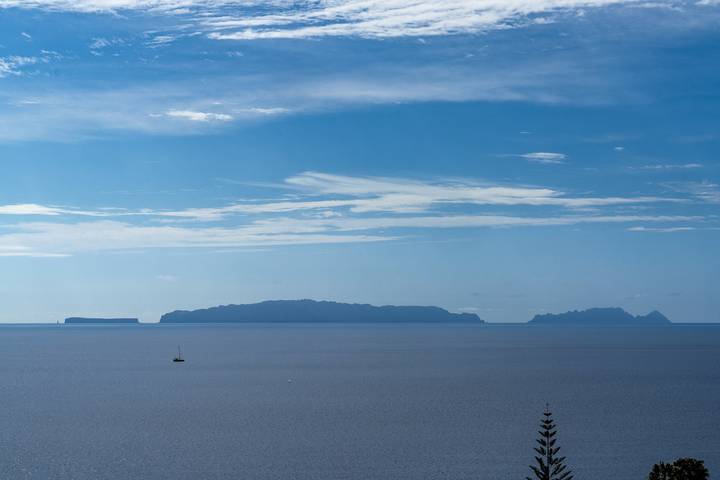 Ganze Wohnung, Encosta Azul – Meerblick & Tageslicht in Santa Cruz (Madeira), Madeira