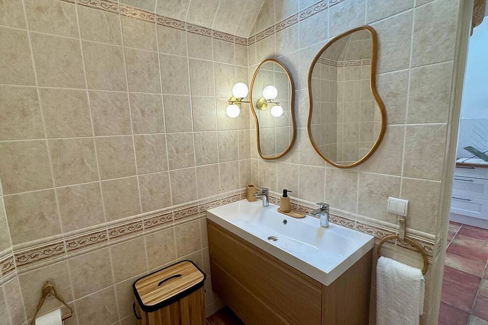 Charming 2-bedroom townhome in Paris area in Saint-Gratien, Val-d'Oise