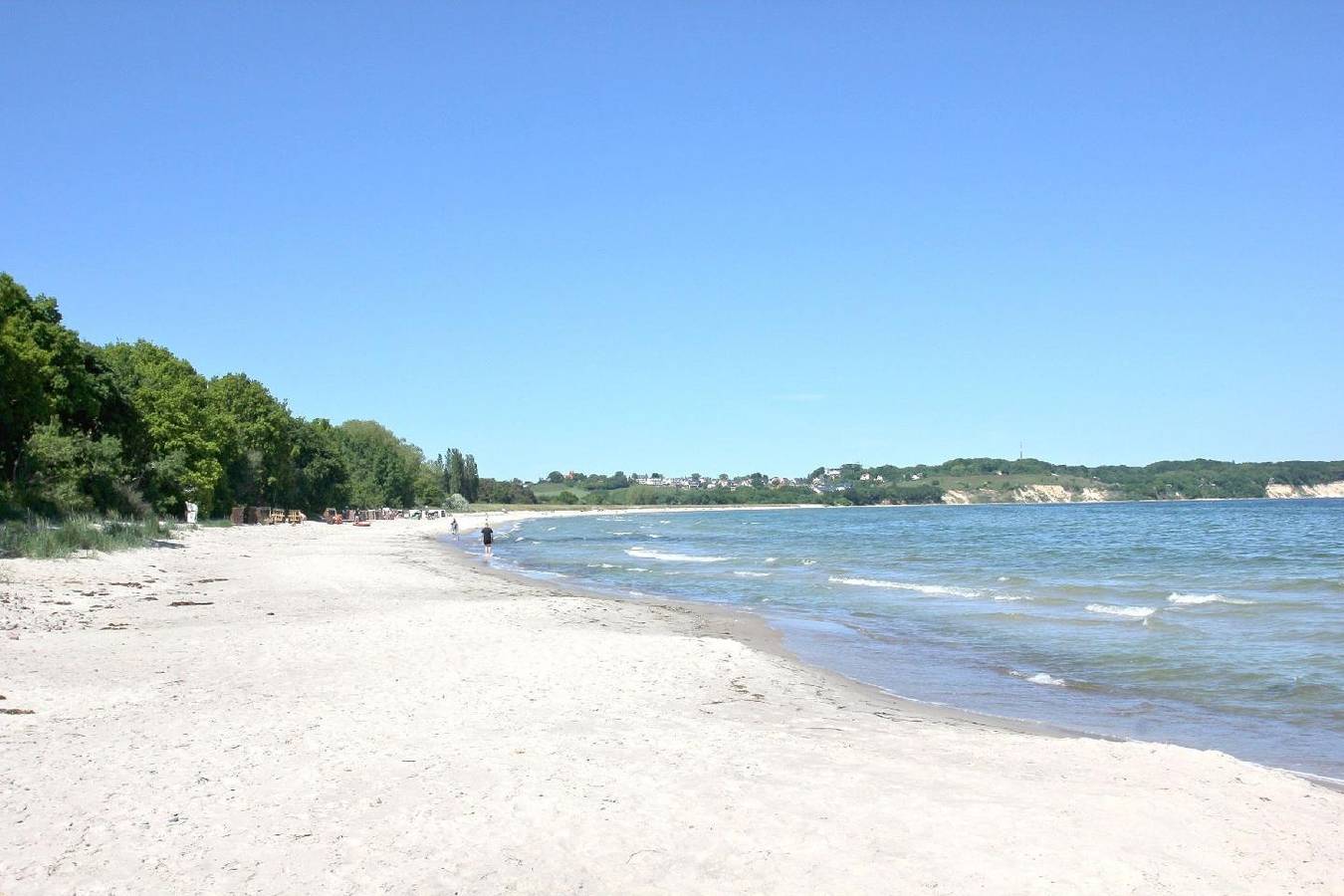 Ganze Wohnung, Ruhige Lage nah am Meer, Terrasse und Garten - Ferienhaus Auszeit Fewo 01 in Alt Reddevitz, Mönchgut
