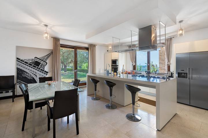 Villa 'In Langa' mit Bergblick, privatem Pool und Wlan in Belvedere Langhe, Langhe