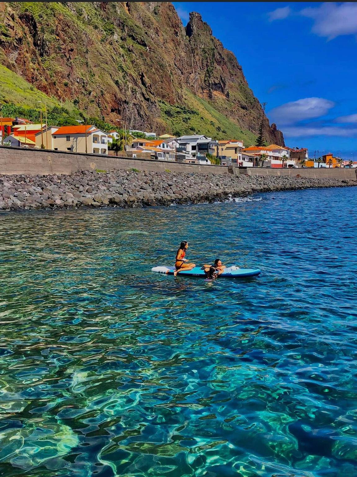 Apartamento entero, Apartamento Home Away From Home con vistas al mar y montaña en Caniçal in Caniçal, Isla de Madeira