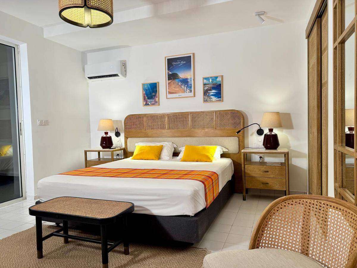 Résidence Le Vallon Guadeloupe Parc Piscine Appartements & Studios in Saint-François, Guadeloupe