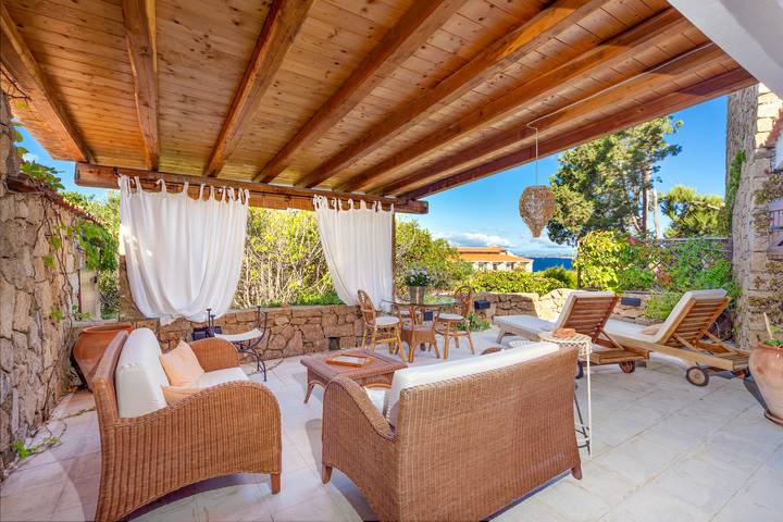 Appartement entier, Appartement élégant à quelques minutes de la plage avec vue sur la mer et terrasse privée in Baja Sardinia, Arzachena