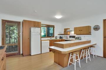 Holiday Home for 8 People in Hawks Nest, Hunter Valley, Photo 1
