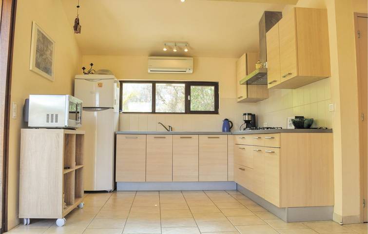 Location de vacances pour 6 personnes, avec jardin et terrasse, animaux acceptés à Calcatoggio - 4