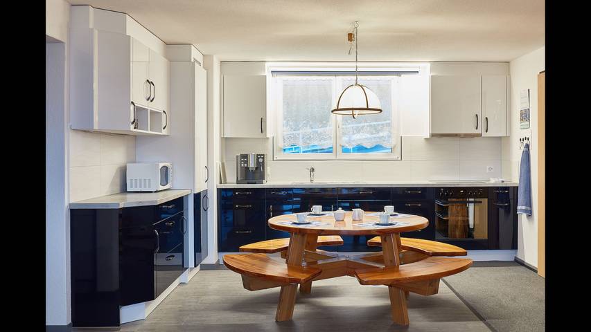 Ferienwohnung für 6 Personen, mit Balkon/Terrasse und Garten sowie Ausblick und Seeblick am Vierwaldstättersee - 2