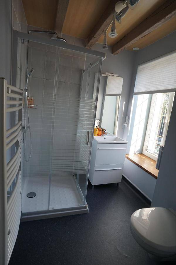 Double Room with Private Bathroom in Charenton-du-Cher, Saint-Amand-Montrond