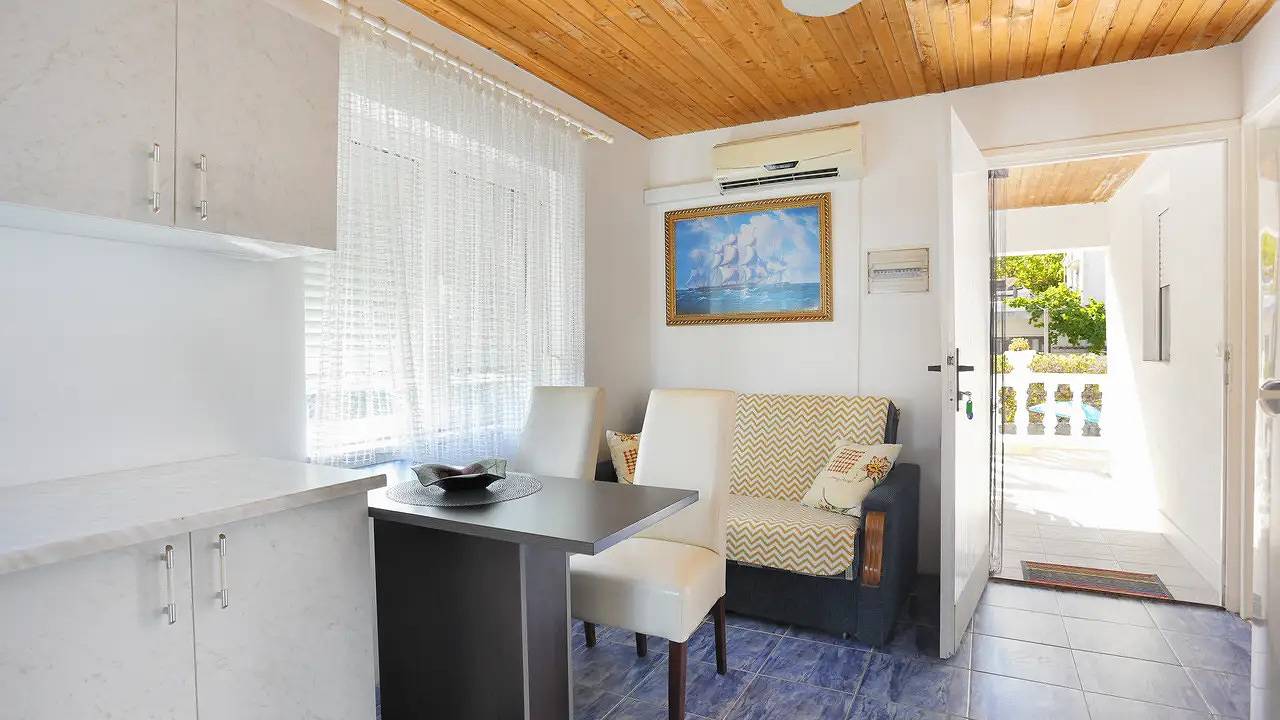 Ganze Ferienwohnung, Ferienwohnung für 4 Personen (34 m²) in Sevid in Sevid, Split-Dalmatien