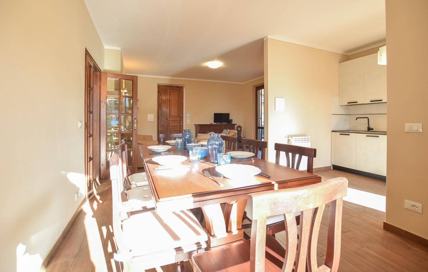 Appartement spacieux avec piscine, jardin et Internet gratuit in Camaiore, Riviera Italienne