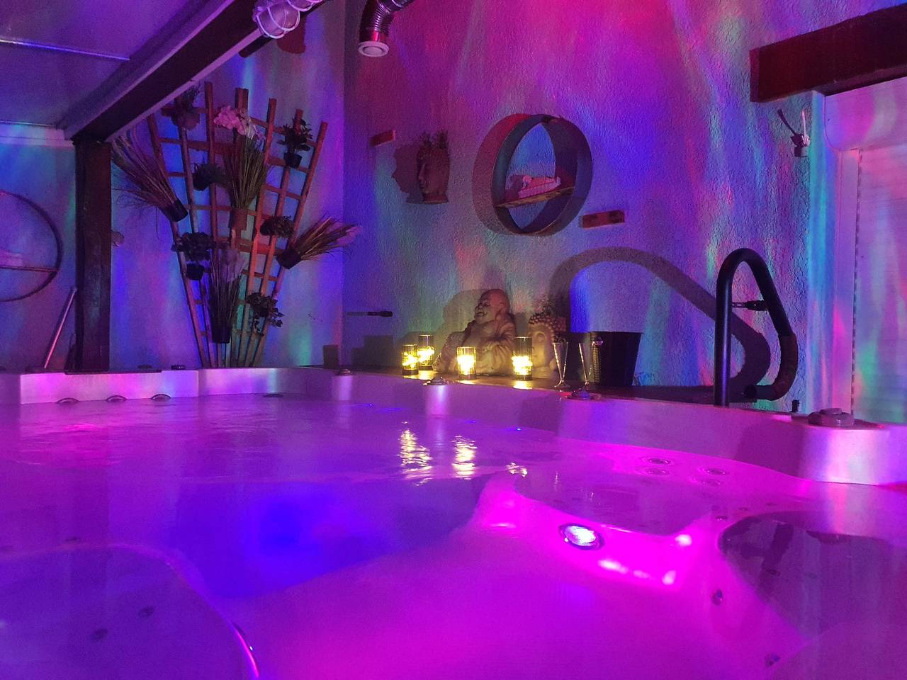 Gîte "Le Romantique" Spa'Tio in Saint-Maximin (Oise), Oise