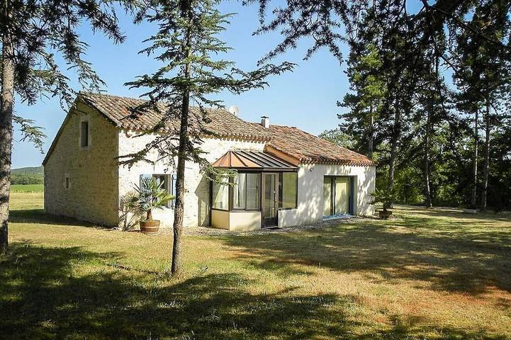 Location de vacances pour 6 personnes, avec jardin à Sauzet (Lot)