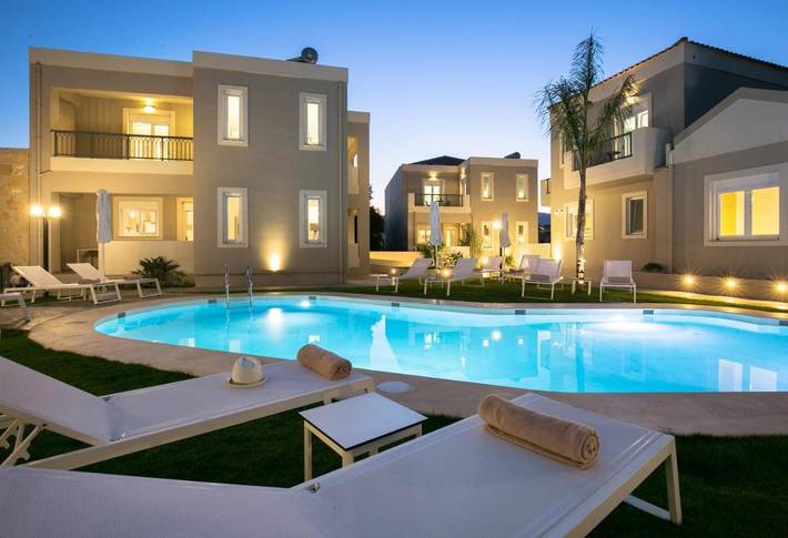 Villa für 8 Personen, mit Balkon und Terrasse sowie Garten und Pool