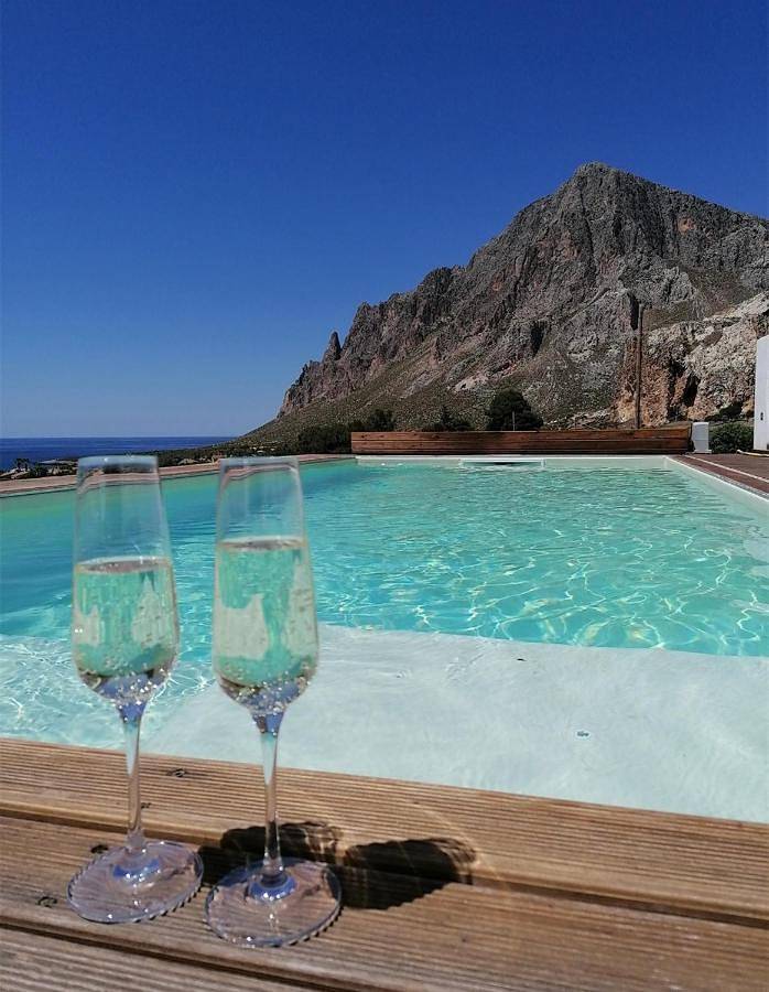 Casa vacanza per 4 persone, con Terrazza e Giardino nonché Piscina e Panorama a Cornino