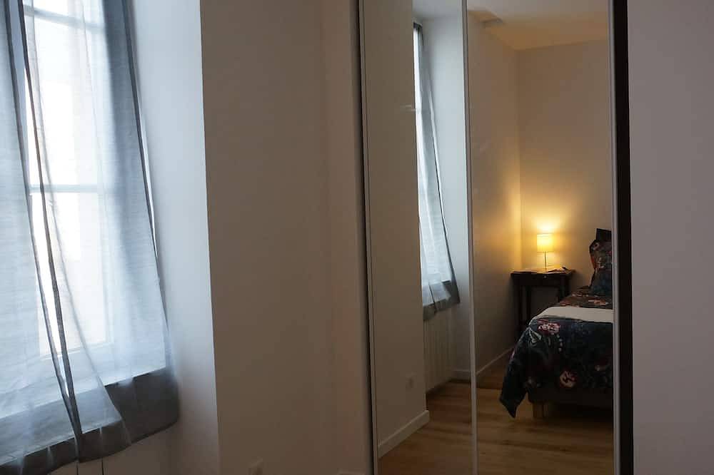 Entire apartment, New: Large ground floor apartment in front of Portbail harbor in Port-Bail-sur-Mer, Côte de la Déroute