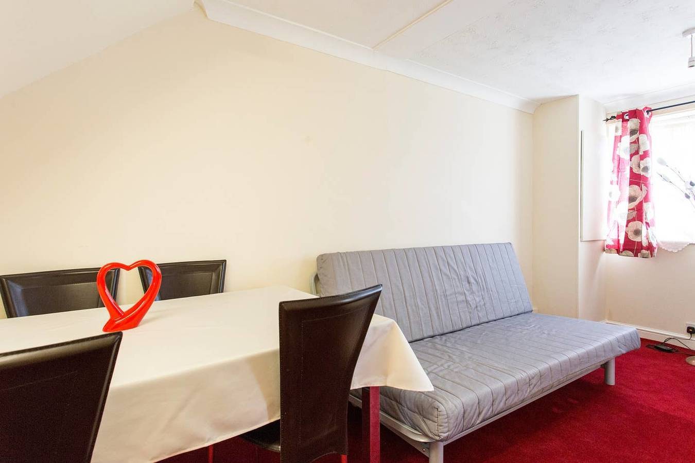 Entire vacation apartment, Immaculate 1-Bed Apartment in Romford in Havering, London