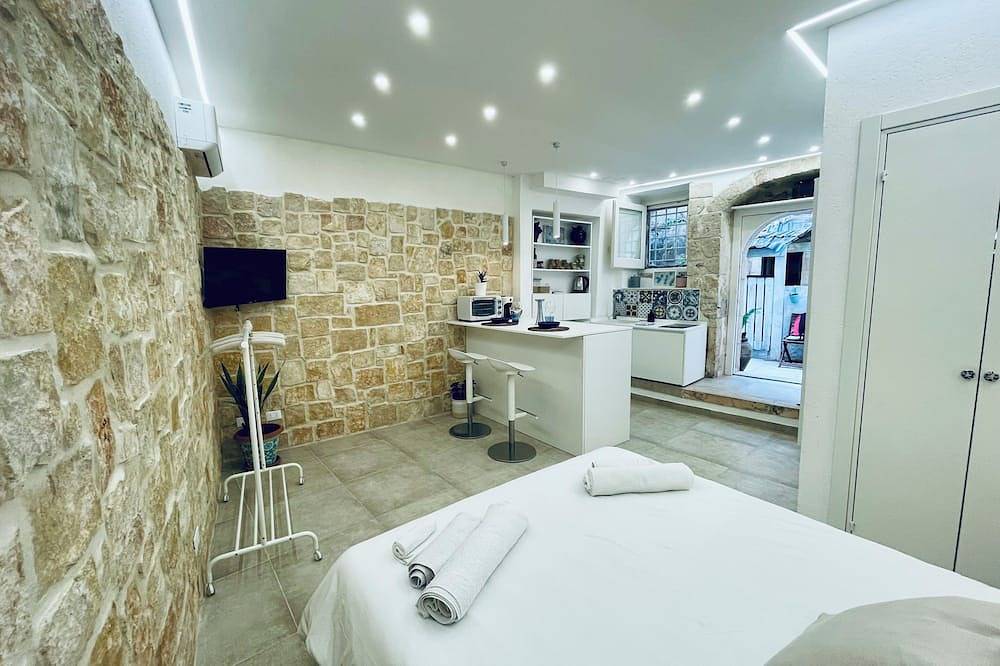 Ganze Wohnung, Casa Artemide -bedroom studio in enchanting Siracusa with Ac in Ortigia, Syrakus